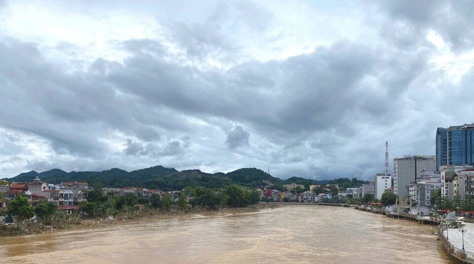 bien-dong-tren-song-bang-giang-khien-nguoi-dan-cao-bang-lo-so