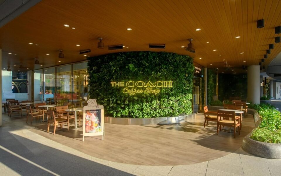 cac-‘ong-lon’-thoi-trang-dua-nhau-mo-quan-ca-phe