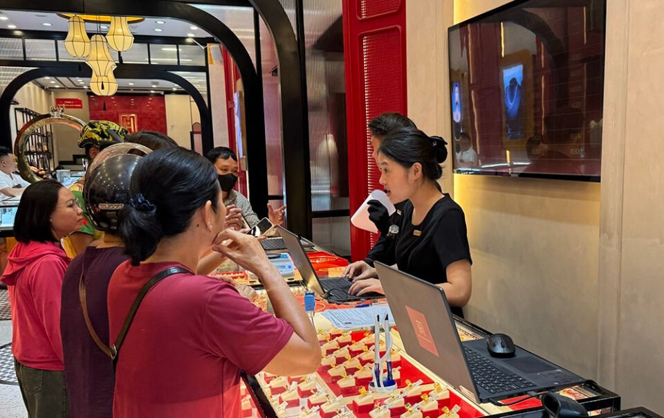 gia-vang-hom-nay-17/10/2025:-tang-lien-tiep-2-trieu/ngay,-lieu-co-con-song-moi?