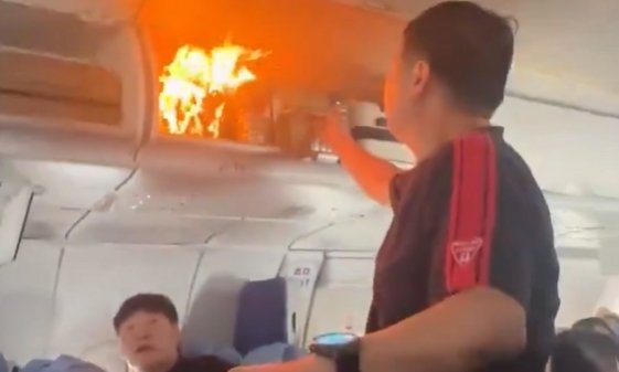 may-bay-trung-quoc-ha-canh-khan-vi-pin-boc-chay