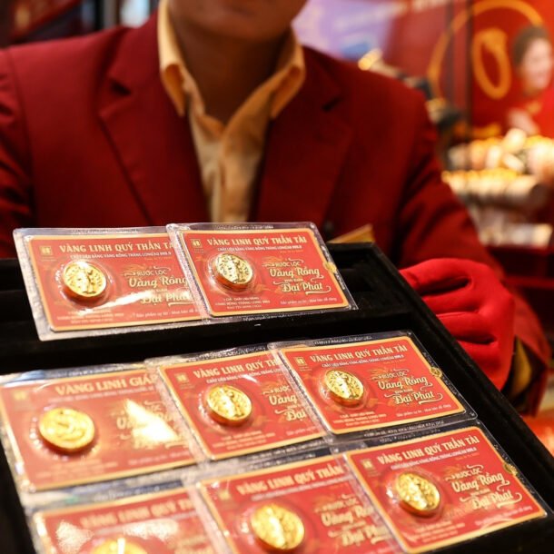 gia-vang-hom-nay-18/10/2025-bat-ngo-'quay-xe',-dong-loat-giam-2-trieu-dong/luong