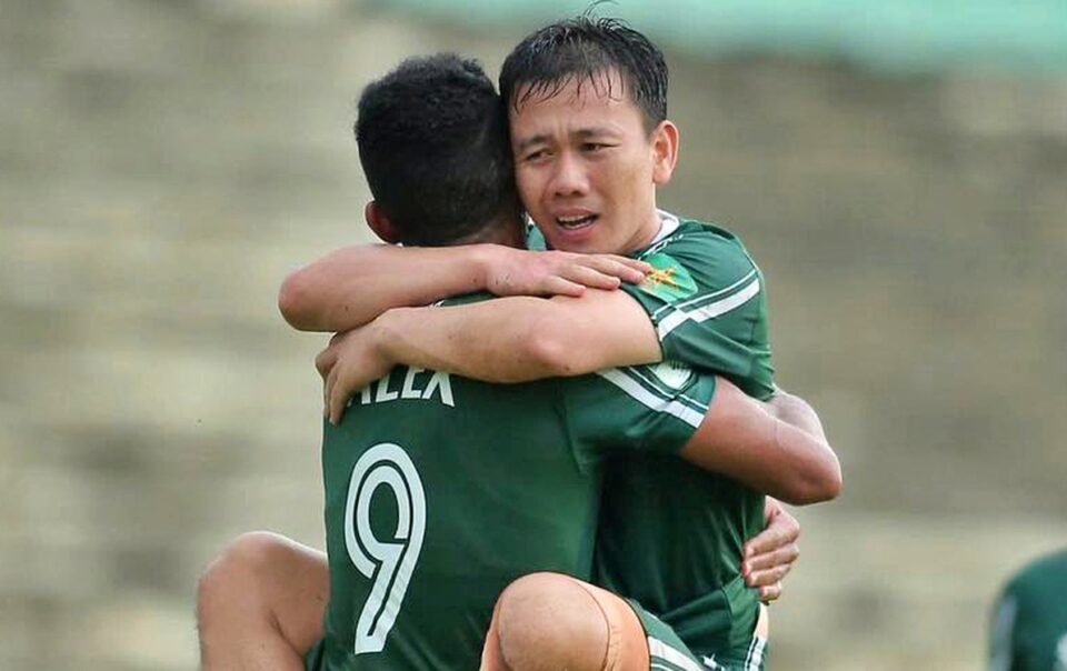 minh-vuong-ghi-2-ban,-lay-3-diem-roi-san-long-an