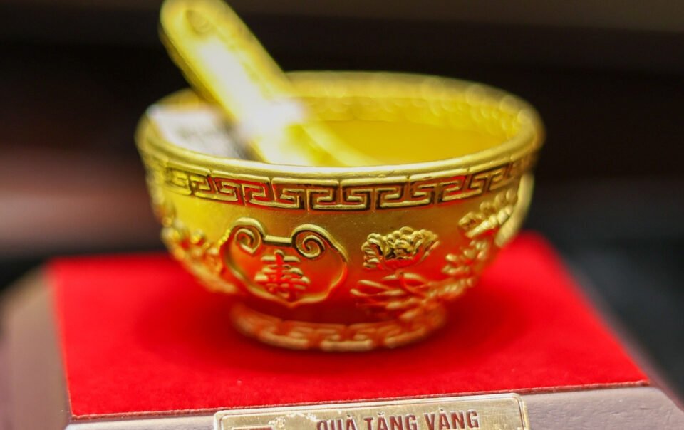 gia-vang-hom-nay-19/10/2025-leo-dinh-cao-ky-luc-roi-dot-ngot-roi-manh