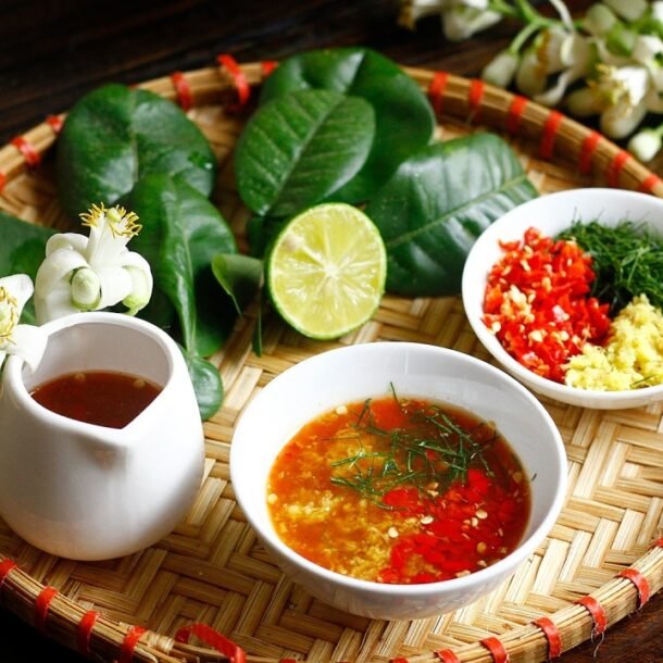 thoi-diem-vang-cho-la-chanh-giup-nang-vi-mon-an