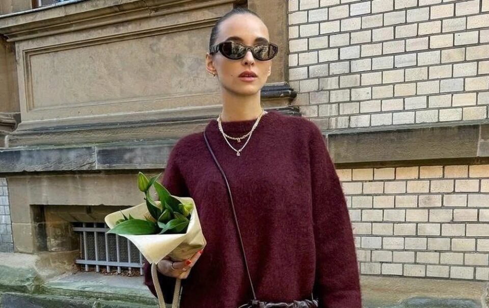 thu-dong-2025,-sac-tim-do-burgundy-tro-thanh-tong-mau-chu-dao