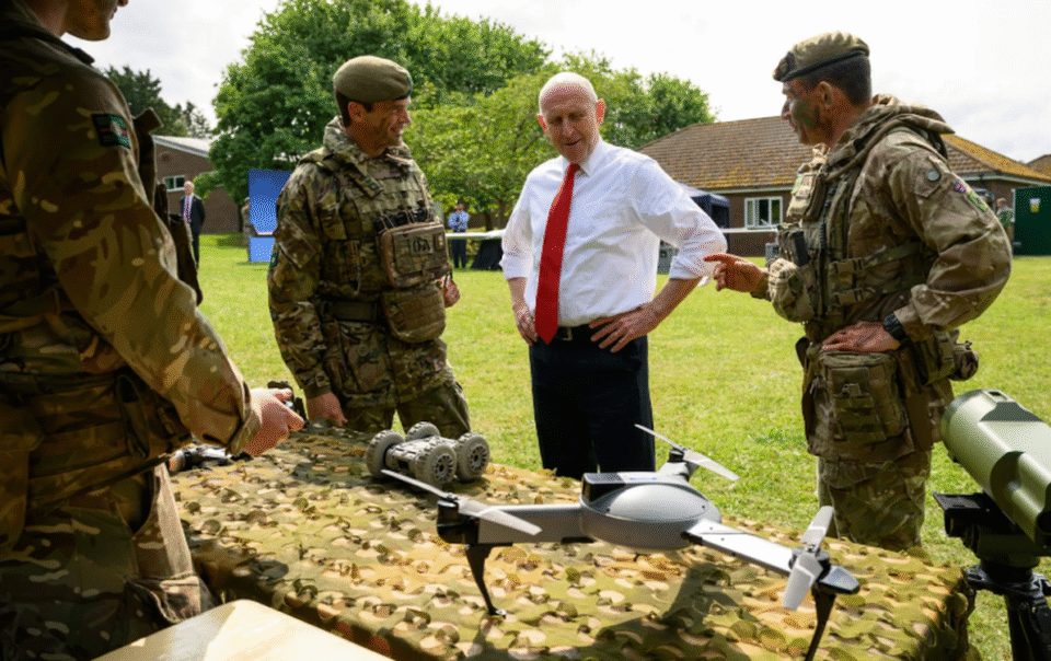 quan-doi-anh-duoc-quyen-ban-ha-drone-ngay-khi-phat-hien