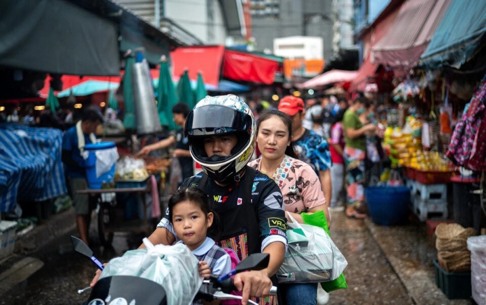 hon-5-trieu-nguoi-thai-ngap-trong-no,-kiet-suc-vi-chi-tieu-vuot-thu-nhap