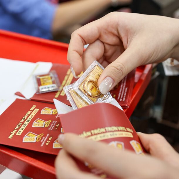 gia-vang-nhan-mot-thuong-hieu-vuot-160-trieu-dong/luong