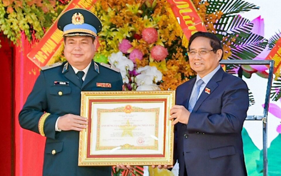 quan-chung-phong-khong-–-khong-quan-don-nhan-danh-hieu-anh-hung-luc-luong-vu-trang-nhan-dan