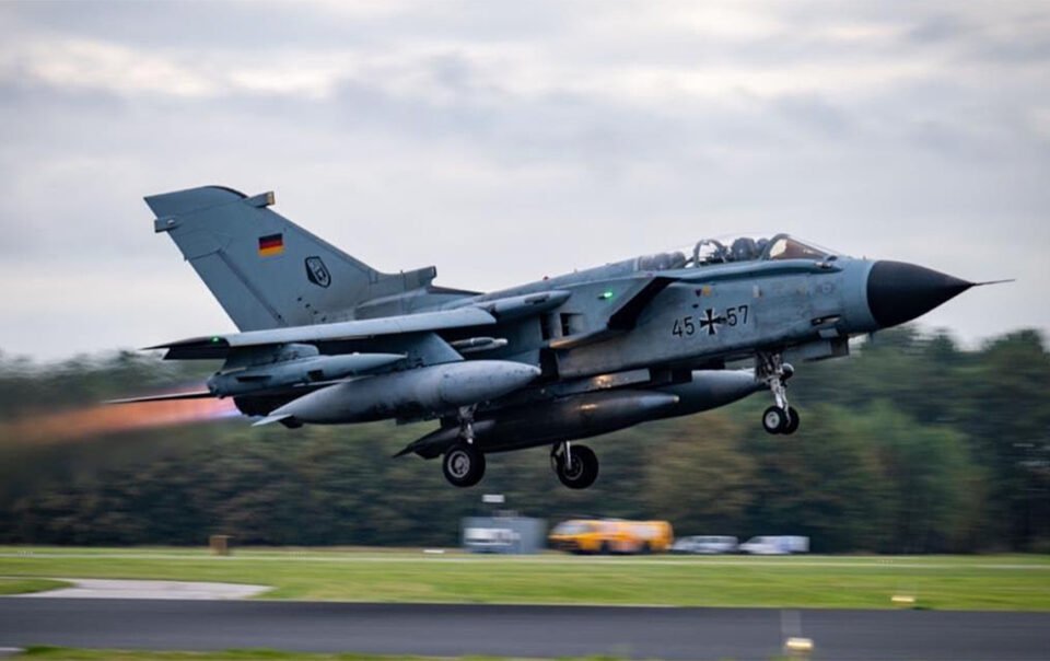 70-may-bay,-2.000-binh-si-nato-tham-gia-dien-tap-hat-nhan