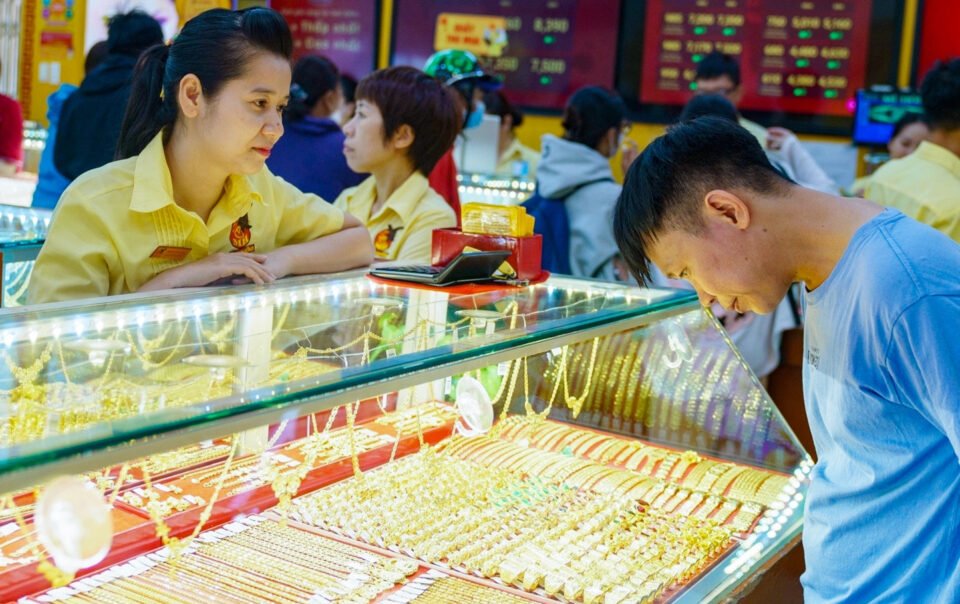 gia-vang-bien-dong,-chuyen-gia-dua-ra-loi-khuyen-de-tranh-thua-lo