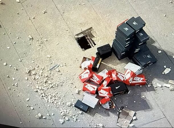 trom-khoet-mai-trung-tam-thuong-mai-my,-cuom-hang-tram-doi-giay