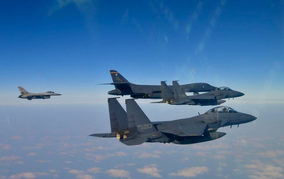 ro-tin-oanh-tac-co-b-1b-cua-my-bay-ngoai-khoi-venezuela