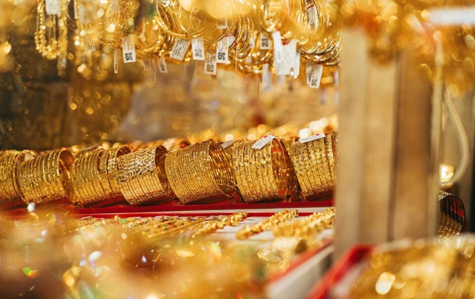 gia-vang-the-gioi-roi-khoi-nguong-4.000-usd/ounce