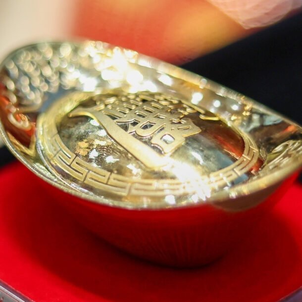 gia-vang-hom-nay-26/10/2025:-song-tang-tam-dung,-vang-cho-cu-but-pha-moi