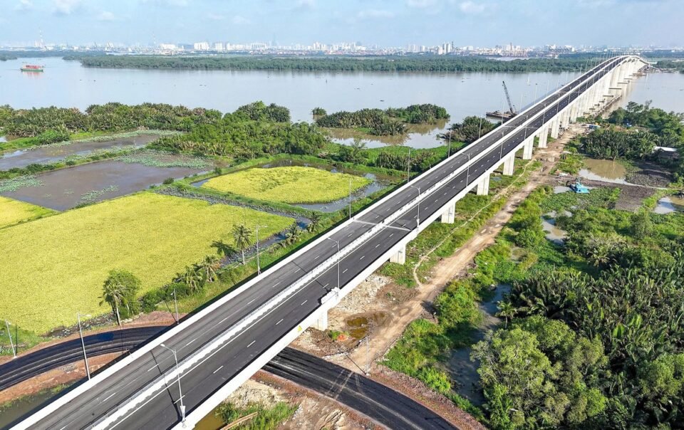 tp.hcm-–-dong-nai:-chung-khat-vong,-thong-ha-tang