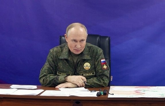 quyet-dinh-cua-ong-putin-ve-quan-ukraine-bi-bao-vay-tren-tien-tuyen