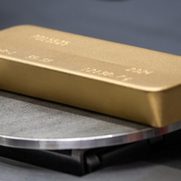 gia-vang-the-gioi-lay-lai-moc-4.000-usd