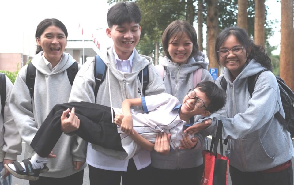 sang-nay-tiep-suc-den-truong-143-cho-tan-sinh-vien-cac-tinh-tay-nguyen-tai-thanh-pho-buon-me