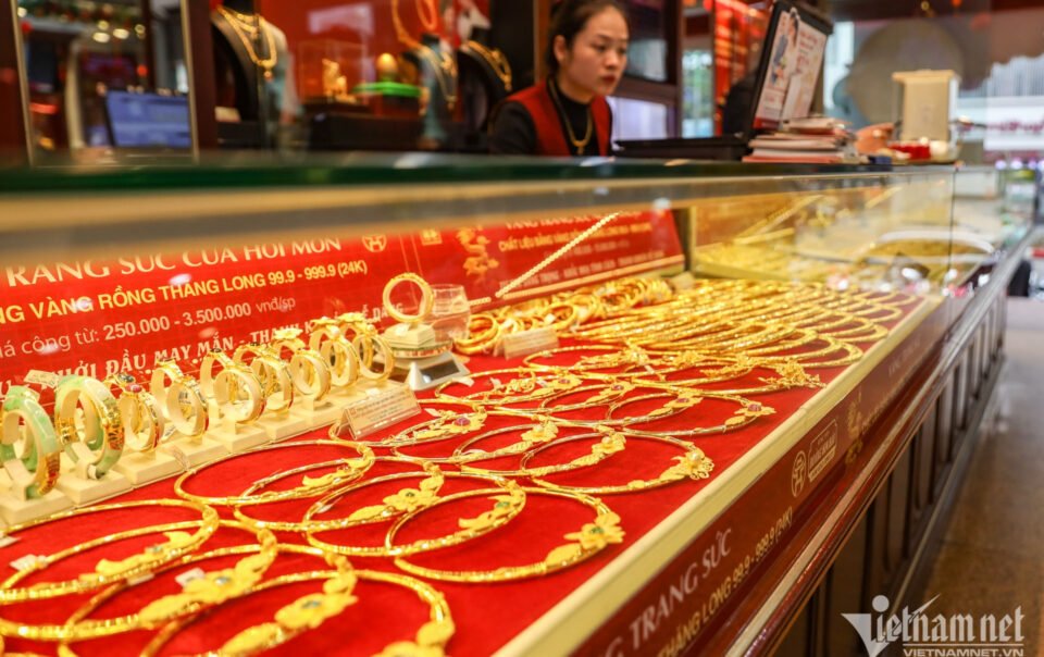 gia-vang-hom-nay-30/10/2025:-da-giam-bi-chan-lai,-sjc-o-muc-tren-147-trieu/luong