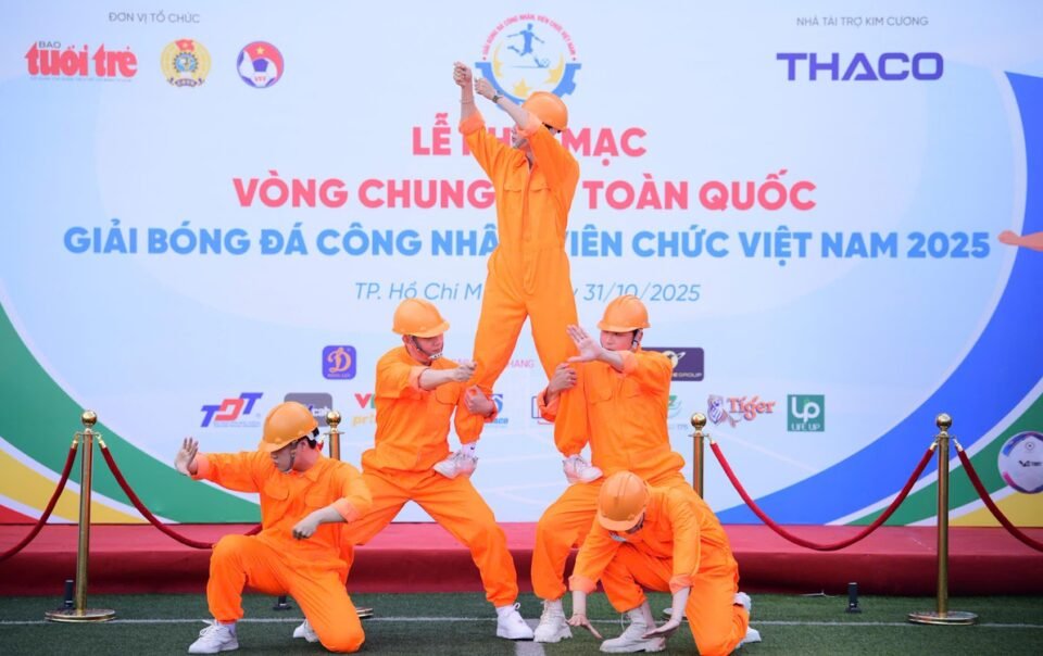 khai-mac-vong-chung-ket-giai-bong-da-cong-nhan,-vien-chuc-viet-nam-2025