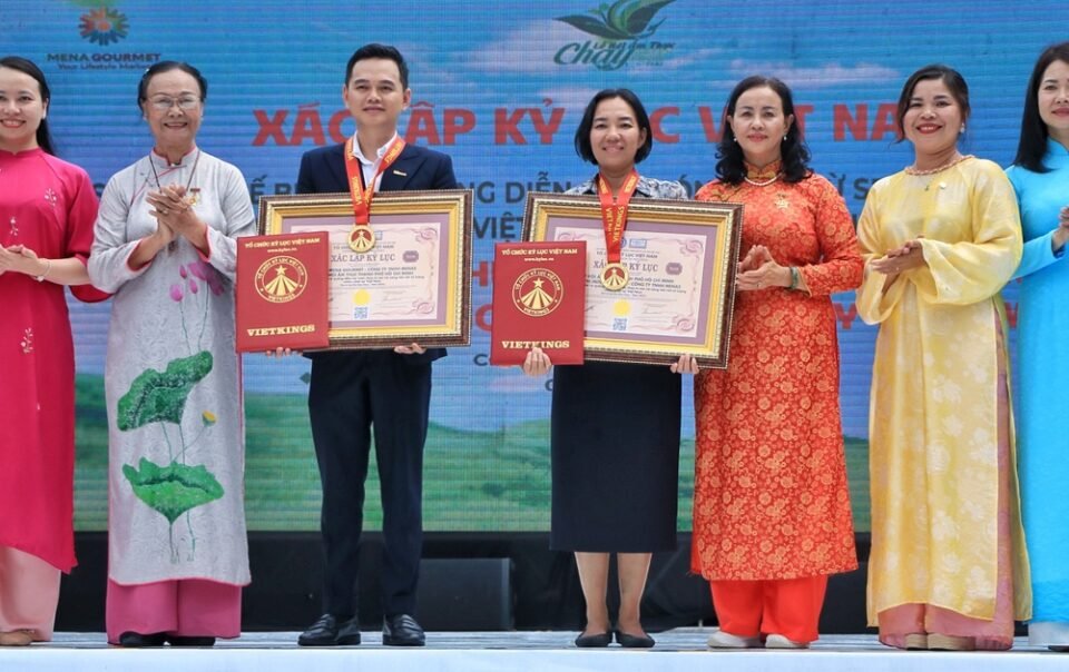 ky-luc-viet-nam:-200-mon-chay-tu-sen-tai-le-hoi-am-thuc-chay-o-tp.hcm