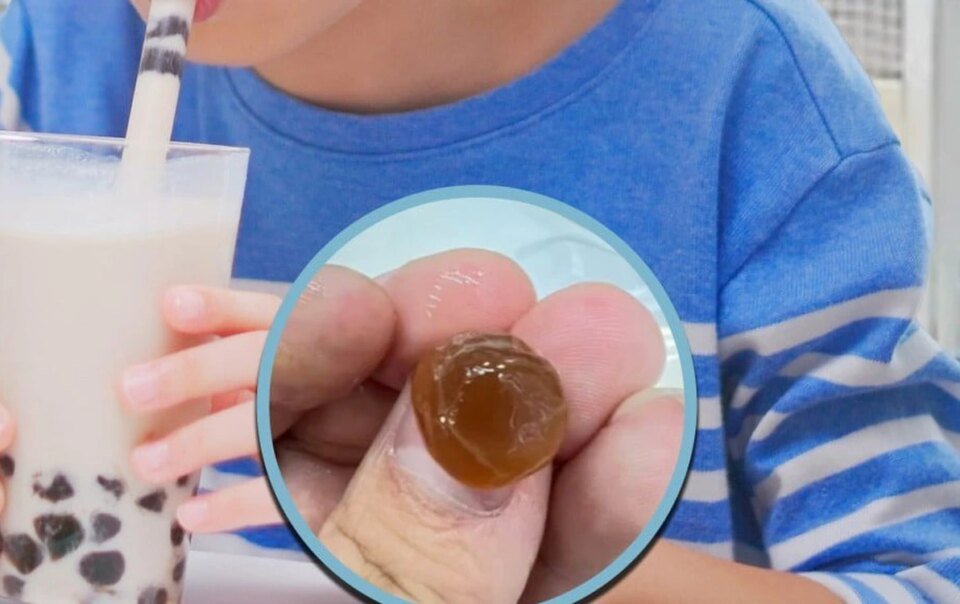 hoc-tran-chau-khi-uong-tra-sua,-be-trai-3-tuoi-trung-quoc-chet-thuong-tam