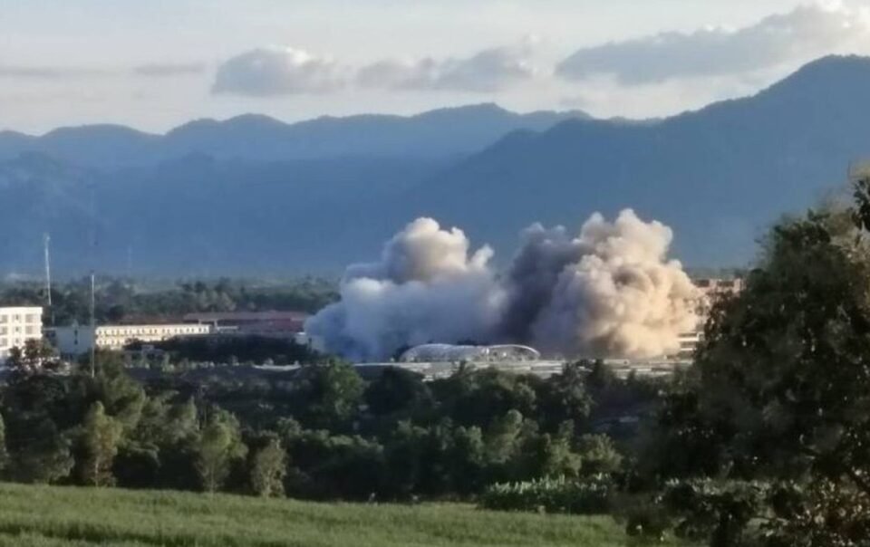 thai-lan-bat-1.600-nguoi-tron-khoi-khu-lua-dao-bi-danh-bom-o-myanmar