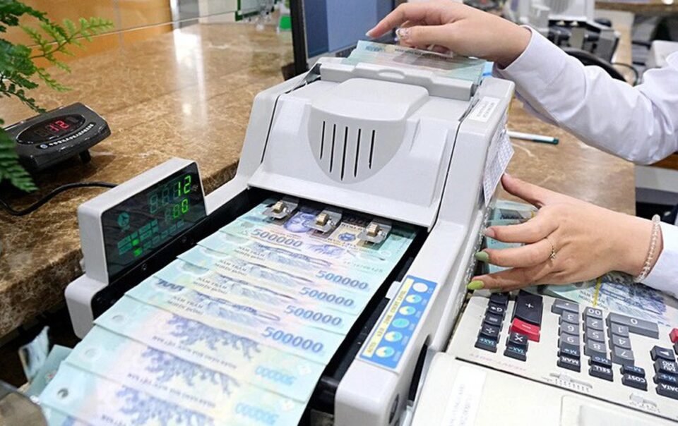 tin-tuc-sang-4-11:-tang-toc-xay-san-bay-gia-binh;-du-bao-lai-suat-ve-cuoi-nam