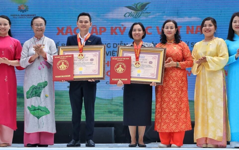 ky-luc-che-bien-sen-va-nong-san:-lan-toa-am-thuc-chay-ra-the-gioi