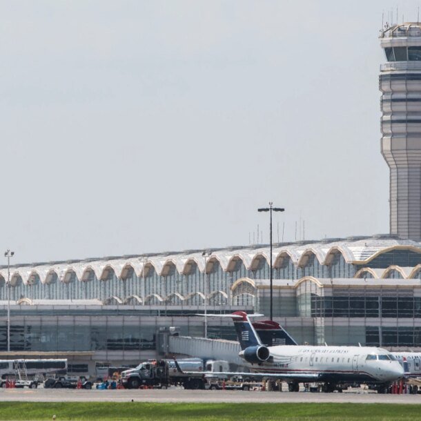 my-cat-hang-loat-chuyen-bay-do-chinh-phu-dong-cua-lau-ky-luc