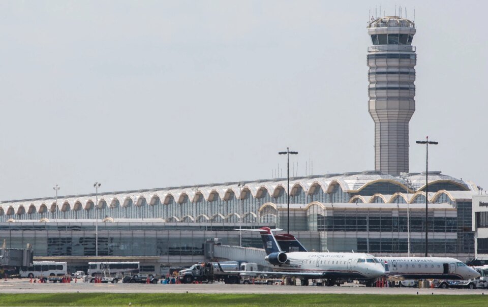 my-cat-hang-loat-chuyen-bay-do-chinh-phu-dong-cua-lau-ky-luc