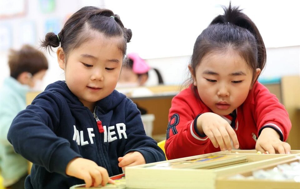 tu-3-tuoi-da-luyen-thi-tieng-anh:-han-quoc-muon-cham-dut-con-sot-hoc-tieng-anh-som