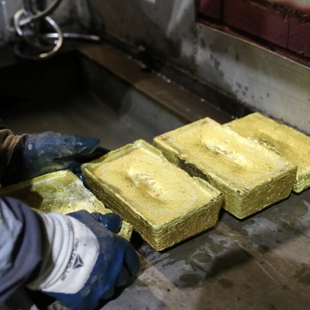 gia-vang-the-gioi-tang-tro-lai