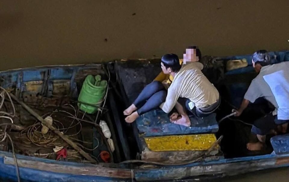 nguoi-hung-an-danh-cuu-nguoi-phu-nu-nhay-cau,-coi-mang-mong-biet-ten-anh