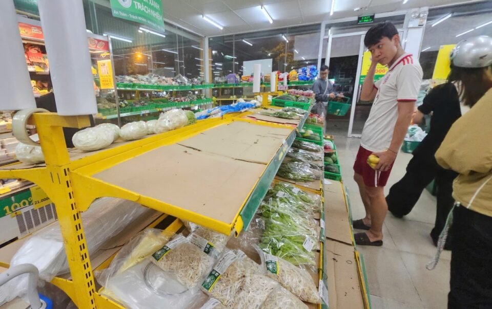 tp.hcm:-rau,-trung-nhieu-noi-het-som,-sieu-thi-khang-dinh-du-hang,-khuyen-mai-nhieu