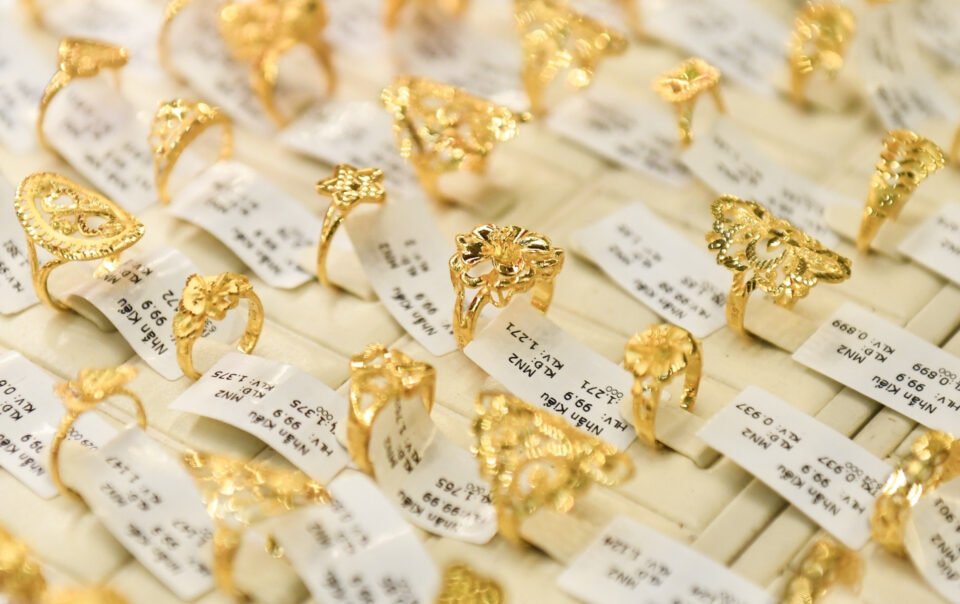 gia-vang-hom-nay-4/11/2025-sjc-giam-sau,-roi-moc-149-trieu-dong/luong