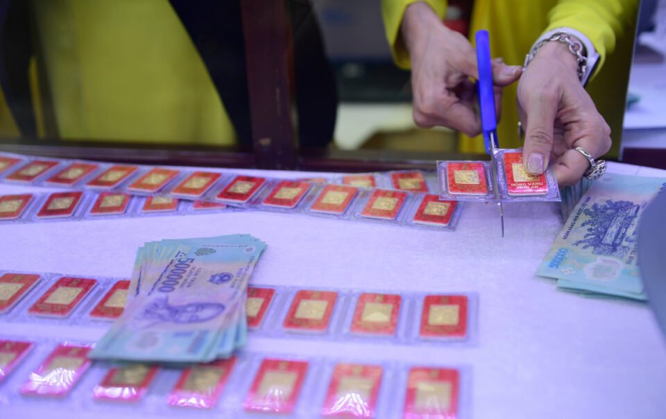 mua-ban-vang-mieng-co-the-chiu-thue-0,1%-moi-lan