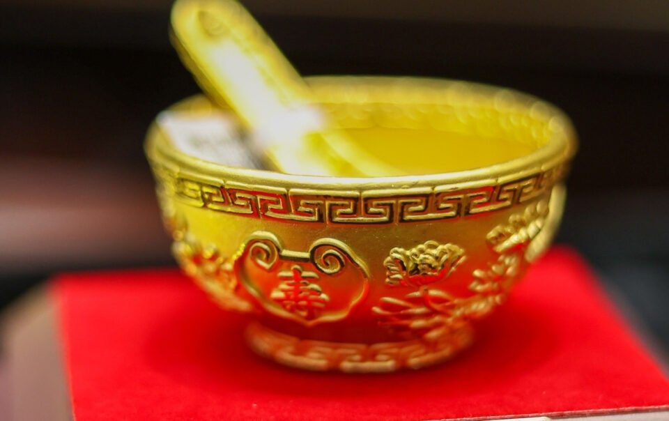 gia-vang-hom-nay-17/11/2025:-dau-phien-sjc-niem-yet-151-trieu-dong/luong