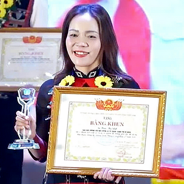 miet-mai-gieo-chu-giua-dai-ngan-tay-giang