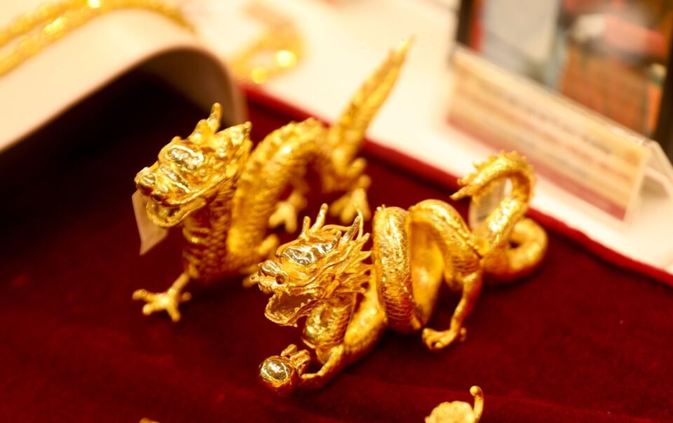 gia-vang-hom-nay-16/11/2025:-mot-ngay-vang-sjc-'bay-mau'-gan-3-trieu-dong