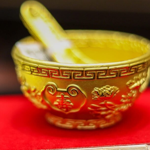 gia-vang-hom-nay-17/11/2025:-ket-phien-sjc-tru-vung-151-trieu-dong/luong