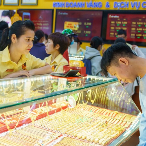 gia-vang-hom-nay-14/11/2025:-phien-chieu-sjc-lai-'quay-dau'-giam-tiep