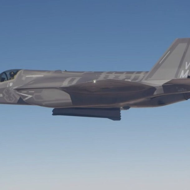 ong-trump-‘bat-den-xanh’-thuong-vu-ban-tiem-kich-f-35-cho-arap-xeut