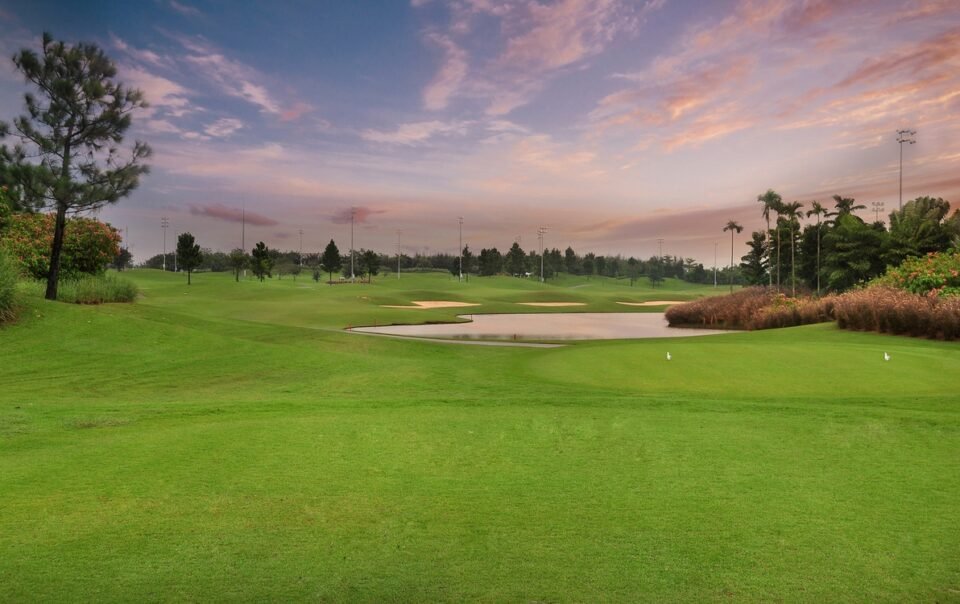 cong-ty-so-huu-3-san-golf-lon-o-binh-duong-lai-9-thang-tang-4.400%