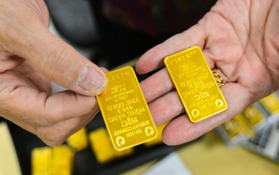 gia-vang-mieng-sjc-cao-hon-gia-vang-the-gioi-den-20,6-trieu-dong/luong