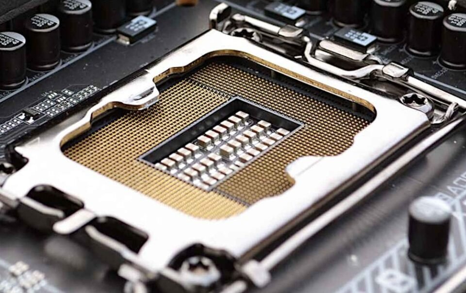 ro-ri-thong-so-cpu-intel-core-ultra-200k-plus-voi-xung-nhip-cao-hon