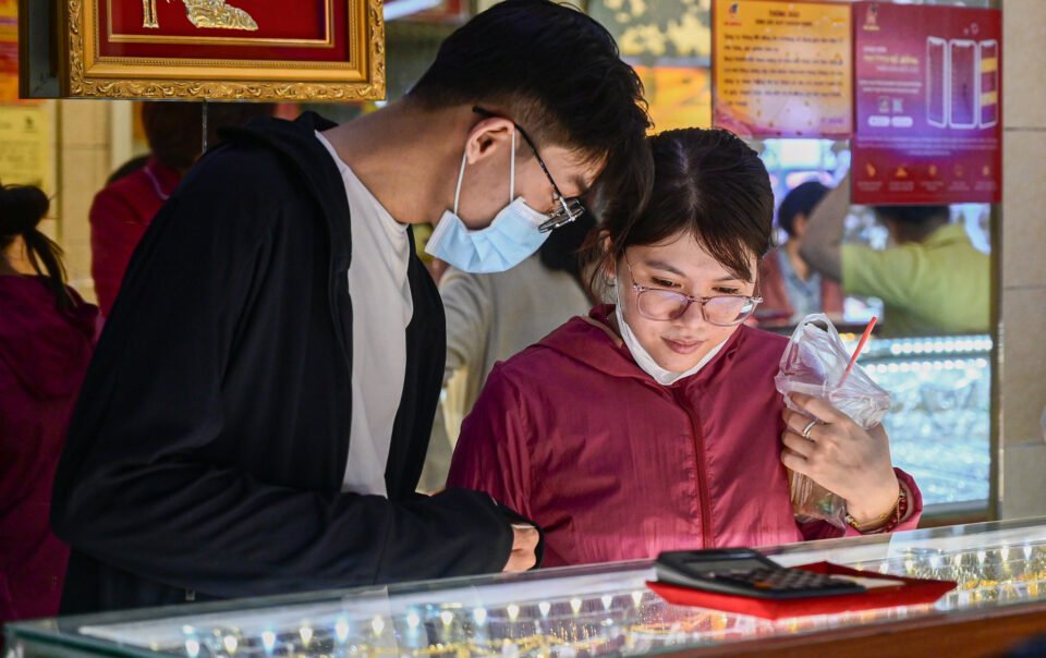 thieu-co-che-nhap-khau,-doanh-nghiep-phai-mua-vang-'troi-noi',-chap-nhan-rui-ro