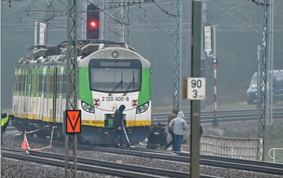 nga-binh-luan-ve-cao-buoc-pha-hoai-duong-sat-o-ba-lan