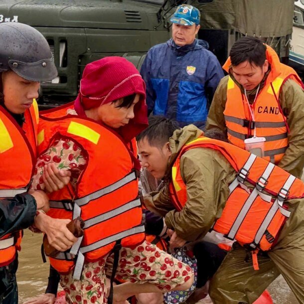 hue,-quang-ngai,-da-nang-cang-minh-de-phong-sat-lo